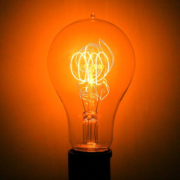 40 watt 120 volt A21 Quad Loop Filament Medium Screw Base 2500K Amber