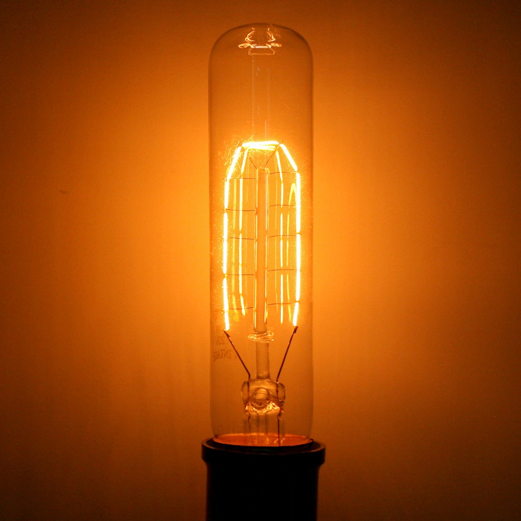 20 watt 120 volt T9 Medium Screw Base 2700K Warm White Dimmable 1